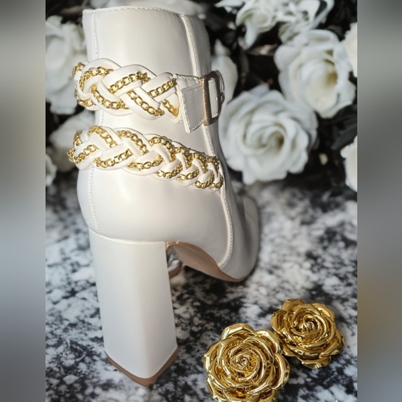 Elegant White and Gold Women's Ankle Boots - Picture 3 of 6